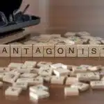 6 conseils pour créer un bon antagoniste dans un roman