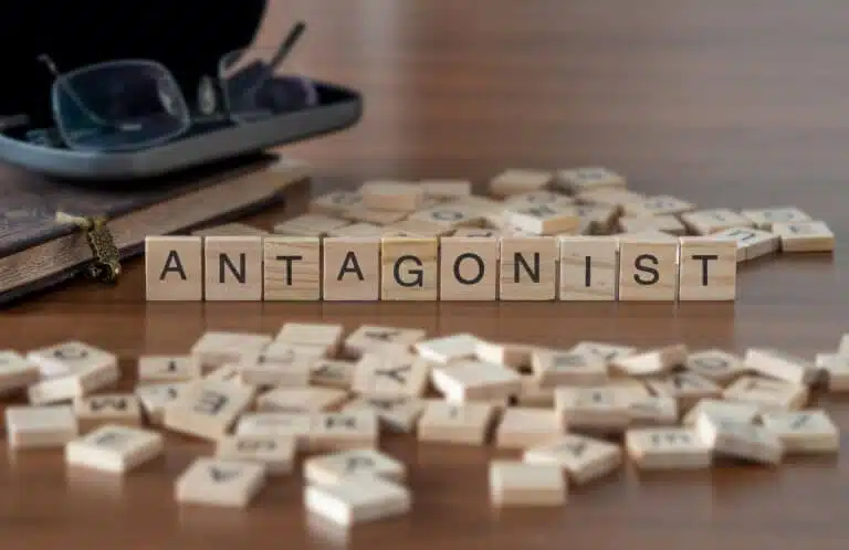 6 conseils pour créer un bon antagoniste dans un roman