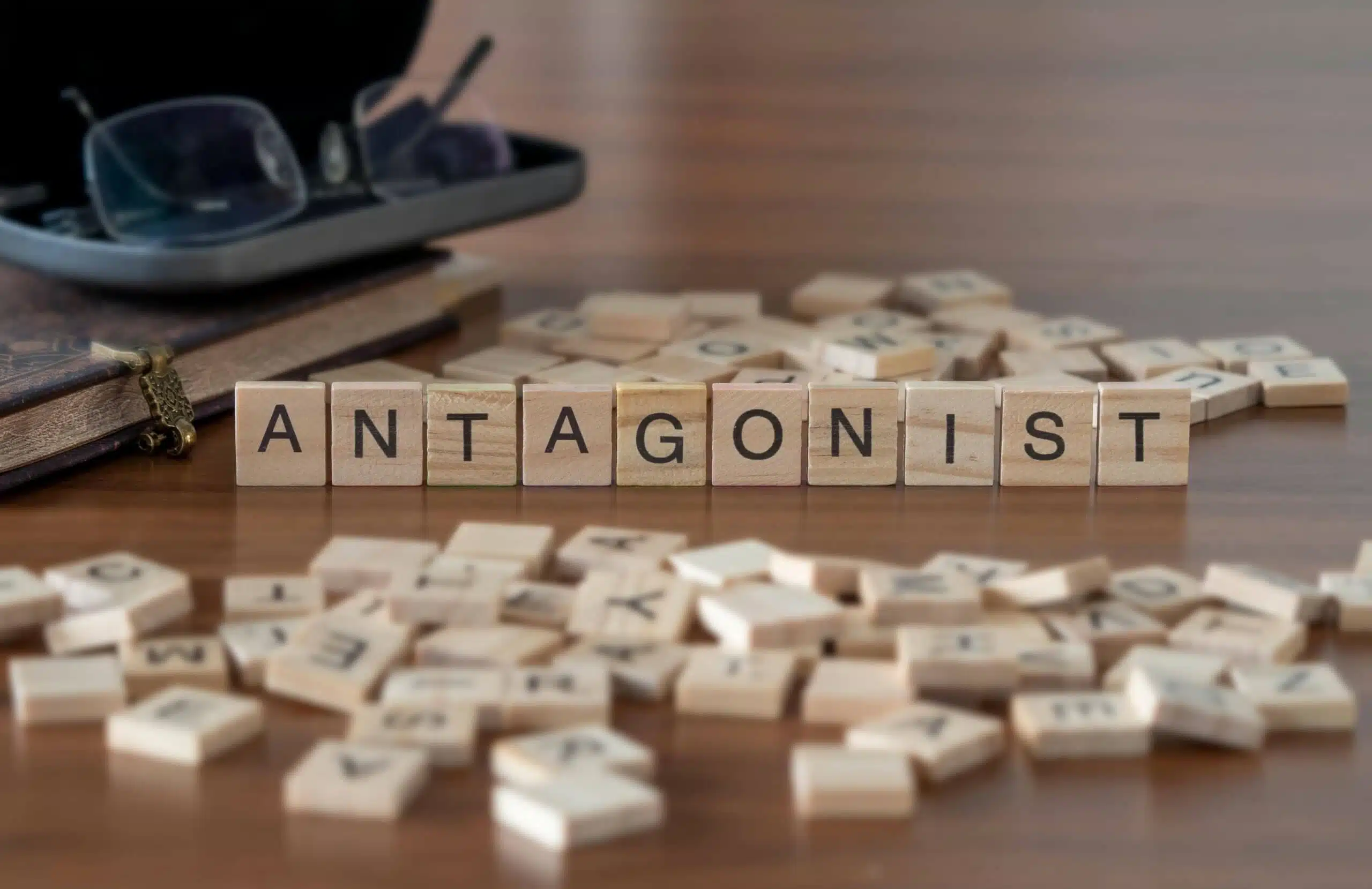 6 conseils pour créer un bon antagoniste dans un roman