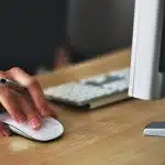 Comment la recherche influence-t-elle le réalisme d'une œuvre littéraire ?